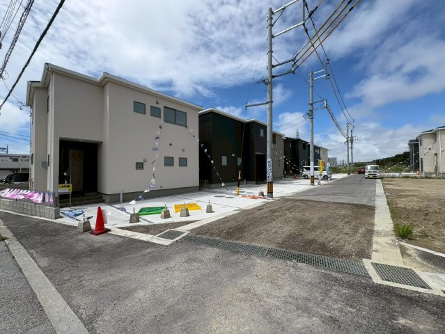 ■■うるま市前原-1号棟（全10棟）の前面道路含む現地写真