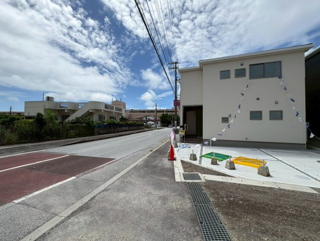 ■■うるま市前原-1号棟（全10棟）の前面道路含む現地写真