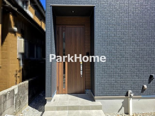 高知市百石町3丁目 ⑪ 新築戸建ての玄関