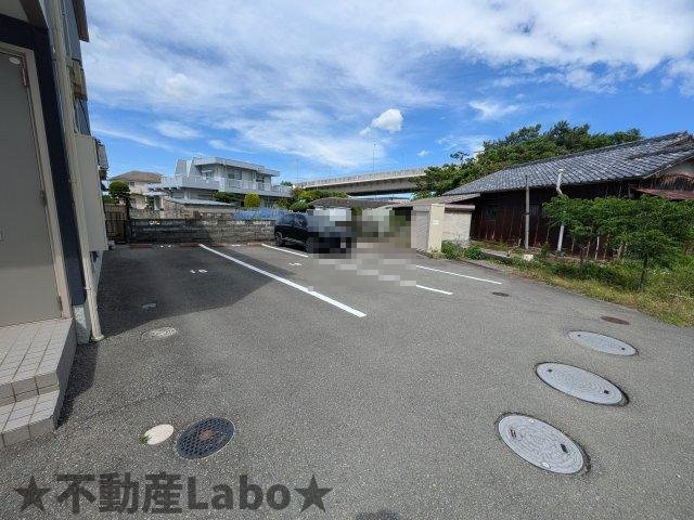 シャルマンファミーユ　I棟の駐車場