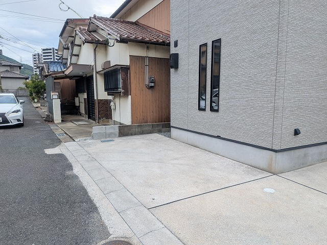 湯川新町二丁目16番9号（B-10）の駐車場