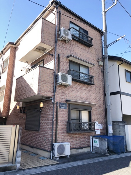 イーストパレスの外観