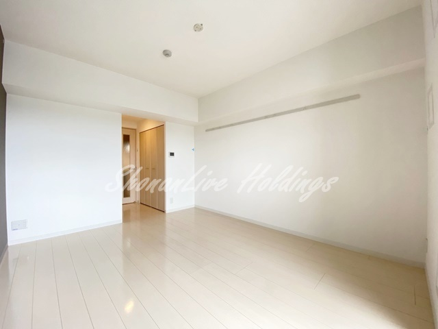 厚木市旭町１丁目の賃貸マンションの寝室|9.1帖広々洋室♪