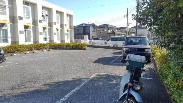 レオパレス古市場の駐車場
