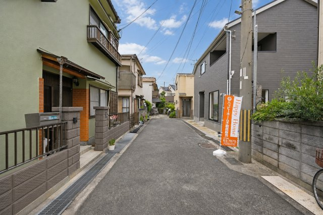 クレイドルガーデン山田3丁目新築一戸建て│4LDK+駐車駐輪の前面道路含む現地写真|前面道路幅員は西側に約4.9ｍ幅です。
