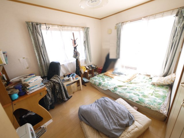茂原市千町　中古戸建の洋室|平成19年12月築　4LDK  駐車2台  近隣に家がなく自然豊かな閑静な立地です。システムキッチン