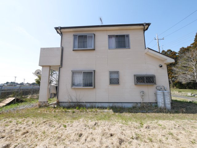 茂原市千町　中古戸建の外観|平成19年12月築　4LDK  駐車2台  近隣に家がなく自然豊かな閑静な立地です。システムキッチン
