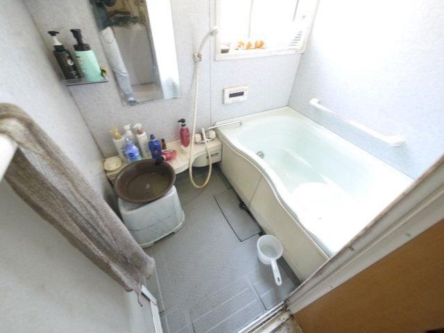 茂原市千町　中古戸建の浴室|平成19年12月築　4LDK  駐車2台  近隣に家がなく自然豊かな閑静な立地です。システムキッチン