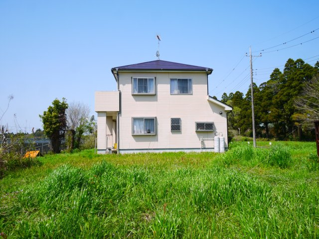 茂原市千町　中古戸建の外観|平成19年12月築　4LDK  駐車2台  近隣に家がなく自然豊かな閑静な立地です。システムキッチン