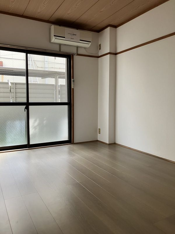 春日マンションの居間・リビング