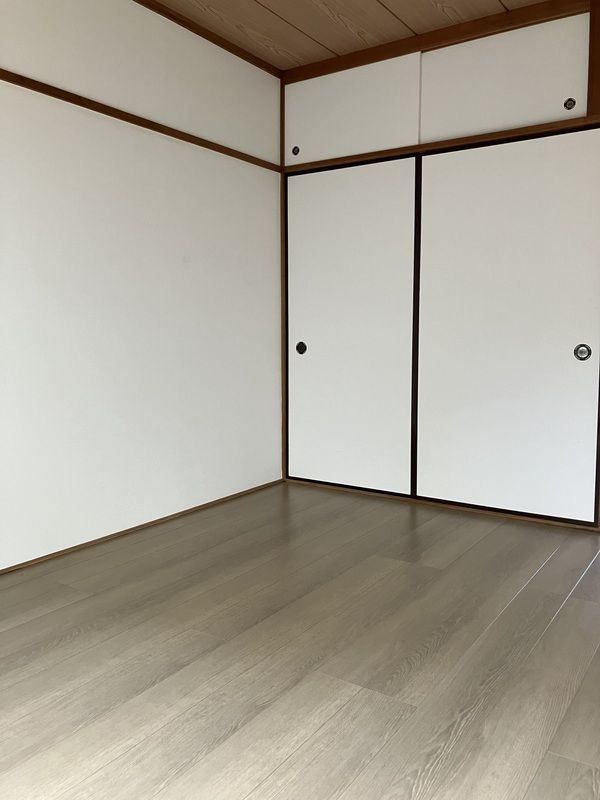 春日マンションの寝室