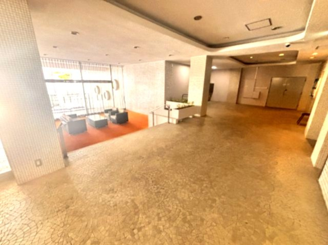岡本エクセルのエントランス