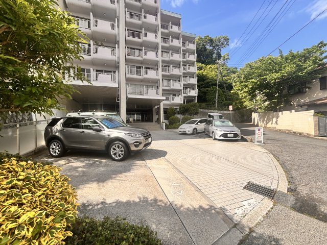 岡本エクセルの駐車場