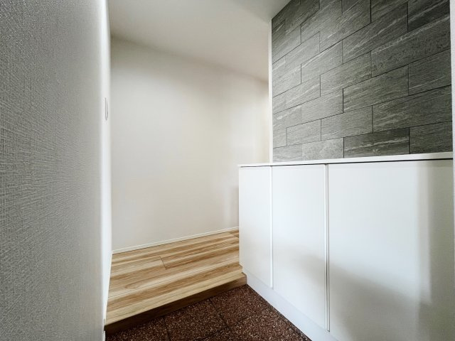 クリオ富士見台壱番館の玄関|玄関は意匠性と実用性を兼ね備えたエコカラットを施しています