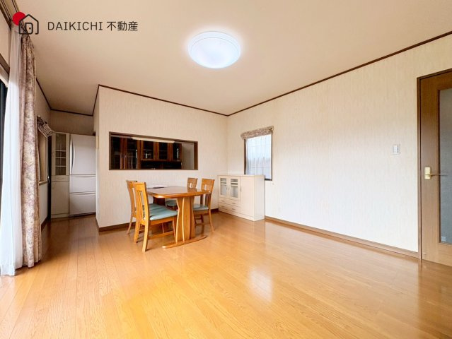 【居間・リビング】 | 加須市東栄2丁目　中古戸建