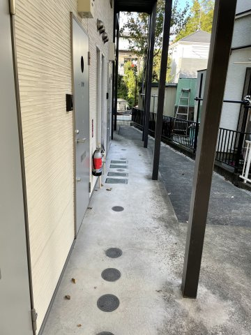 川崎市麻生区高石５丁目のアパートのロビー