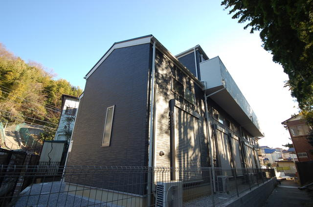 川崎市麻生区高石５丁目のアパートの外観