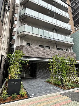 クレストコート上野のエントランス