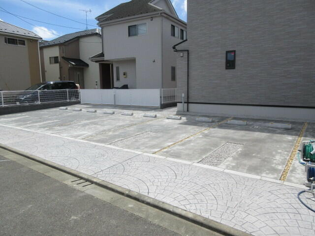 町田市三輪町のアパートの駐車場