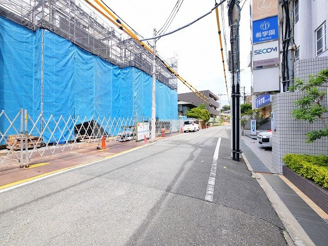 ジェイエイチエスプレミア学園前