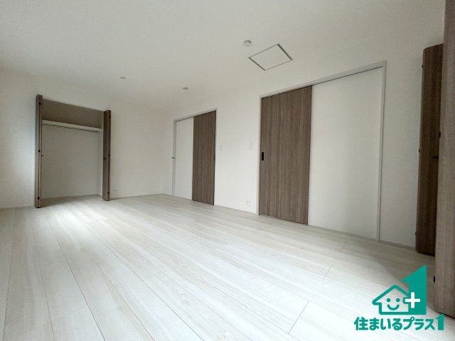 ●31(土)1(日)3(祝)現地説明会　奈良市鳥見町　限定1邸の洋室|シンプルな洋室は、自分好みのインテリアが楽しめます♪ご家族とインテリアや家具を選びに行くのは入居時の醍醐味の一つです。ぜひお楽しみください♪