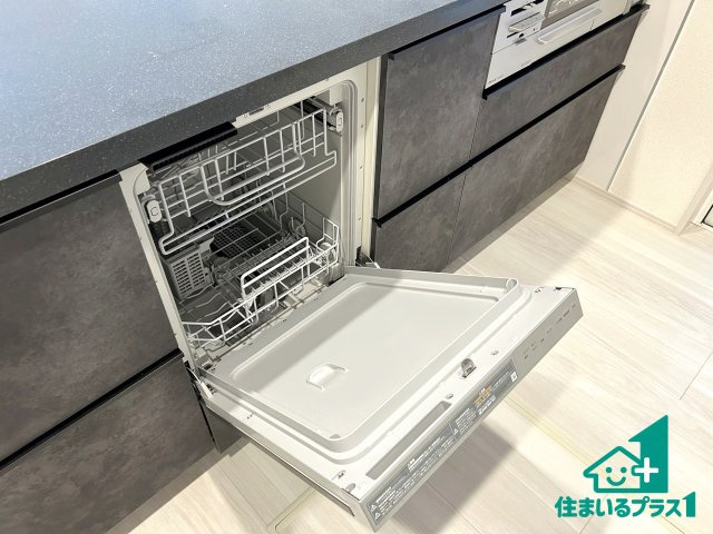 ●31(土)1(日)3(祝)現地説明会　奈良市鳥見町　限定1邸の設備|食事後の一仕事、食器洗いをボタン一つでお任せできちゃいます！場所を取らないビルトイン式なので、お料理スペースもしっかり確保！