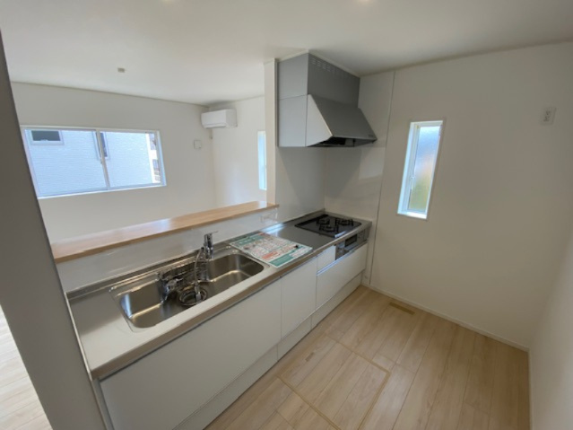 【新築戸建て】秋田市土崎港北第10　1号棟のキッチン|3口コンロで効率よくお料理ができます☆