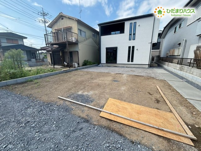 深谷市天神町　新築一戸建て　グラファーレ　01の庭|日当たりに恵まれた南側の広々としたお庭です。お日様の光がしっかりと届くため、家庭菜園やガーデニングを存分に楽しめます♪夏にはお子様とビニールプールで遊んだり、ご家族で賑やかに過ごせる開放的なスペース！