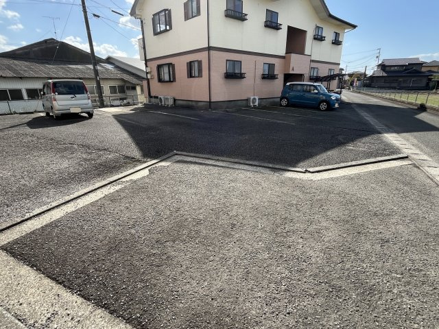 プレベールBの駐車場