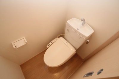 【トイレ】 | サンバロン | ※同建物ほかのお部屋の写真です。温水洗浄便座はございません。
