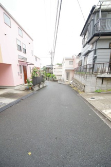 【前面道路含む現地写真】 | 【仲介手数料無料！！】多摩市連光寺4丁目　リフォーム予定　中古戸建て　2797万円