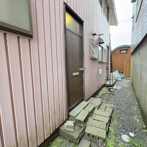 高野アパートのエントランス