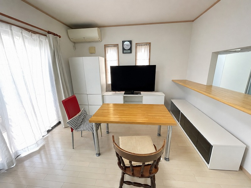 各務原市川島松倉町の居間・リビング|AIにより物を消した写真