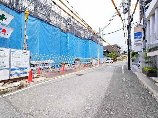 ジェイエイチエスプレミア学園前
