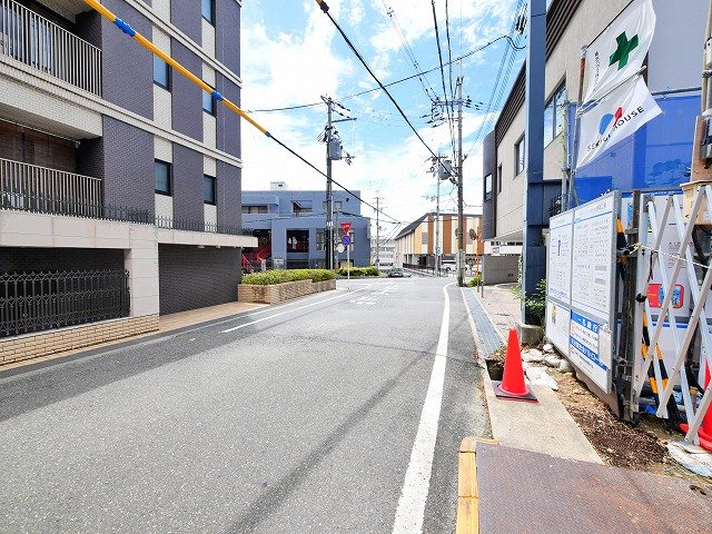 ジェイエイチエスプレミア学園前