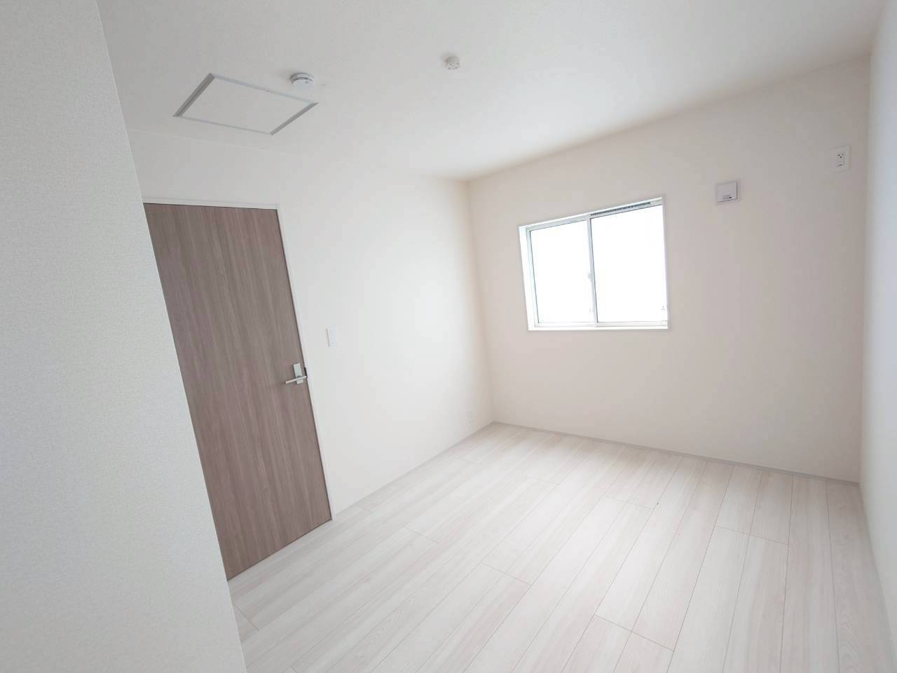 ＊＊北中城村美崎3期-1号棟（全2棟）の洋室