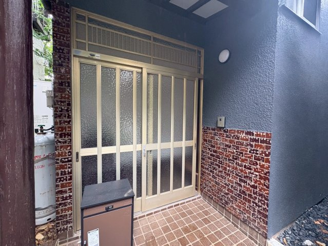 ミロメゾン市川曽谷1丁目東棟のエントランス