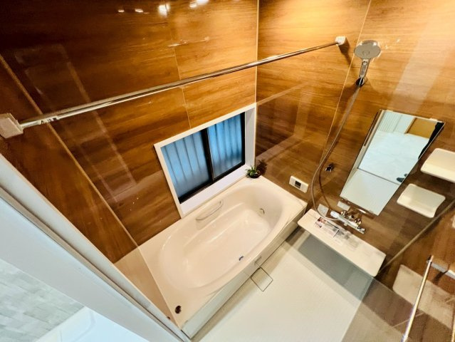 【浴室】 | 板橋区赤塚４丁目　中古戸建て | 一日の疲れを癒す、落ち着いた雰囲気の浴室空間です