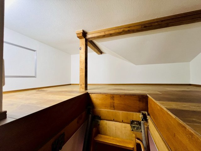 【収納】 | 板橋区赤塚４丁目　中古戸建て | 普段使わない物をすっきり片付けられる小屋裏収納付きです