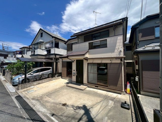 【外観】 | 板橋区赤塚４丁目　中古戸建て | 街並みに調和しながらも存在感のある、スタイリッシュな外観