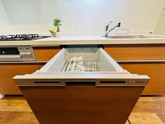 【キッチン】 | 板橋区赤塚４丁目　中古戸建て | 家事の時短に役立つ食洗機で、ゆとりある暮らしを実現します