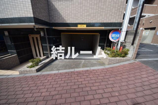板橋区成増２丁目の賃貸マンションの駐車場