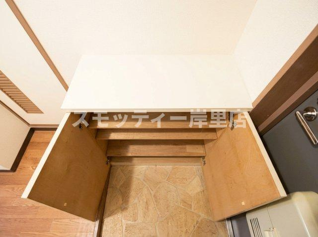 メゾンドール北畠の玄関