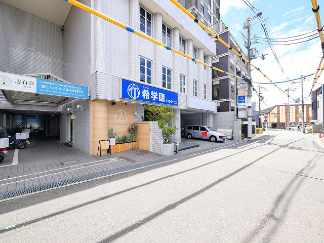 ジェイエイチエスプレミア学園前