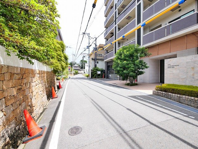 ジェイエイチエスプレミア学園前
