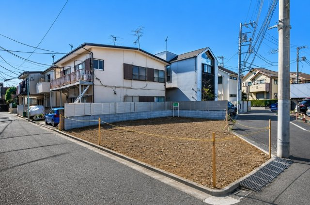 【前面道路含む現地写真】 | 堀ノ内　新築戸建て＿東南角地×公園近く×緑豊か、癒しとゆとりの暮らし | 現地（2026年4月）撮影 東南角地の解放感と陽当たりの良さ、敷地面積３１坪越えのゆとりの広さ