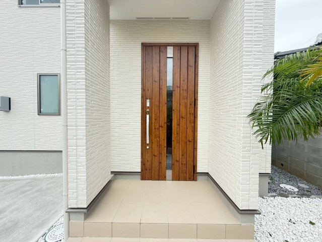 ★★宜野湾市野嵩2期-②号棟（全の玄関|ゆったりとした玄関です