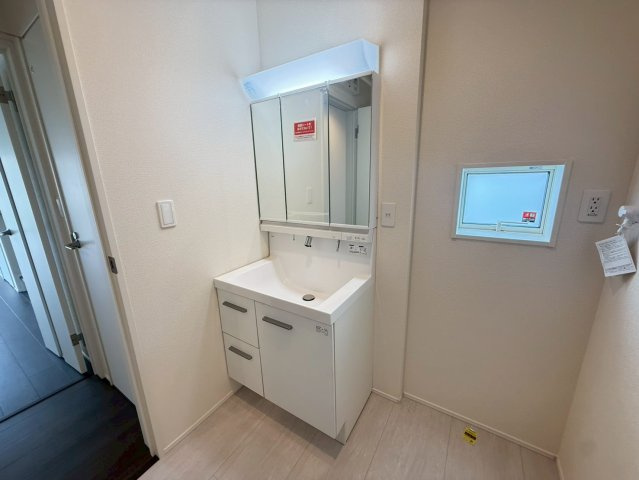 ★★南城市玉城親慶原-2号棟（全2棟）の独立洗面台|朝の身支度には欠かせない独立洗面化粧台