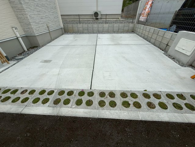 ★★南城市玉城親慶原-2号棟（全2棟）の駐車場|駐車場に車を止められます