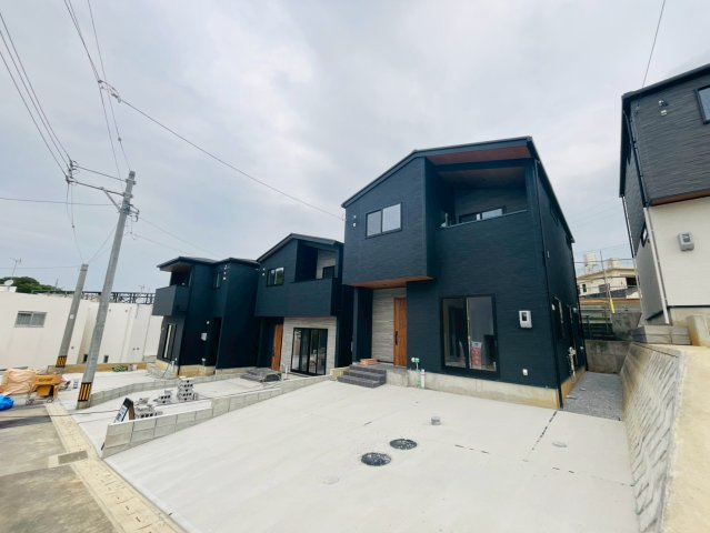 ♪沖縄市登川-4号棟（全5邸）の前面道路含む現地写真
